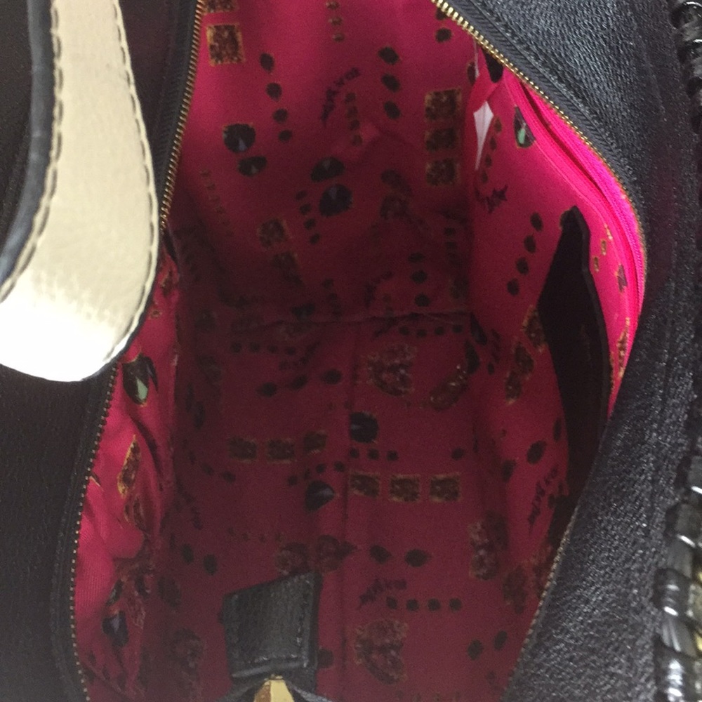 Purse - Picture 3 of 4
